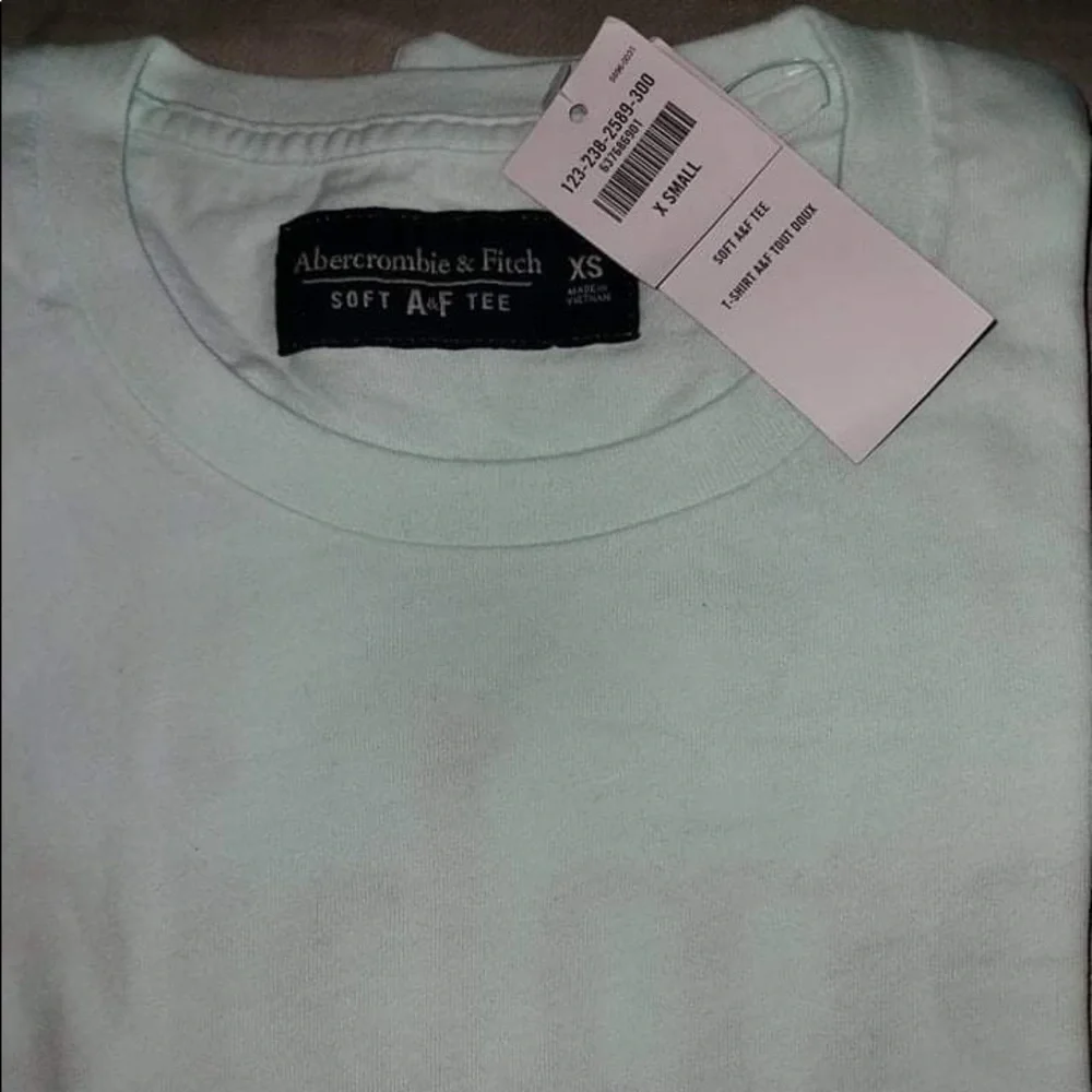Abercrombie and Fitch Long sleeve tee size XS new
